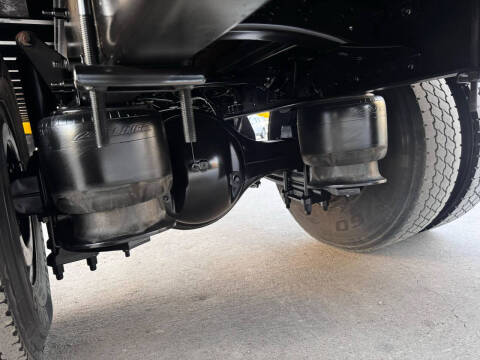 2018 Freightliner M2 106