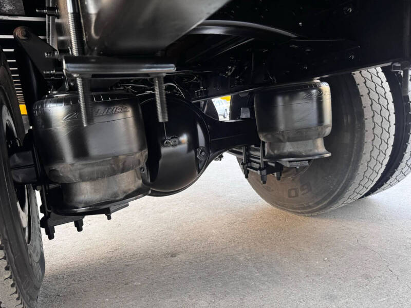 2018 Freightliner M2 106