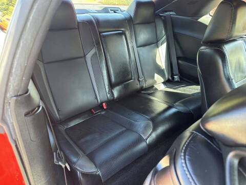 2015 Dodge Challenger SXT Plus