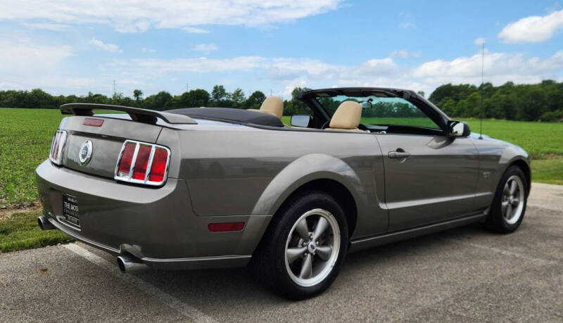 2005 Ford Mustang GT Deluxe