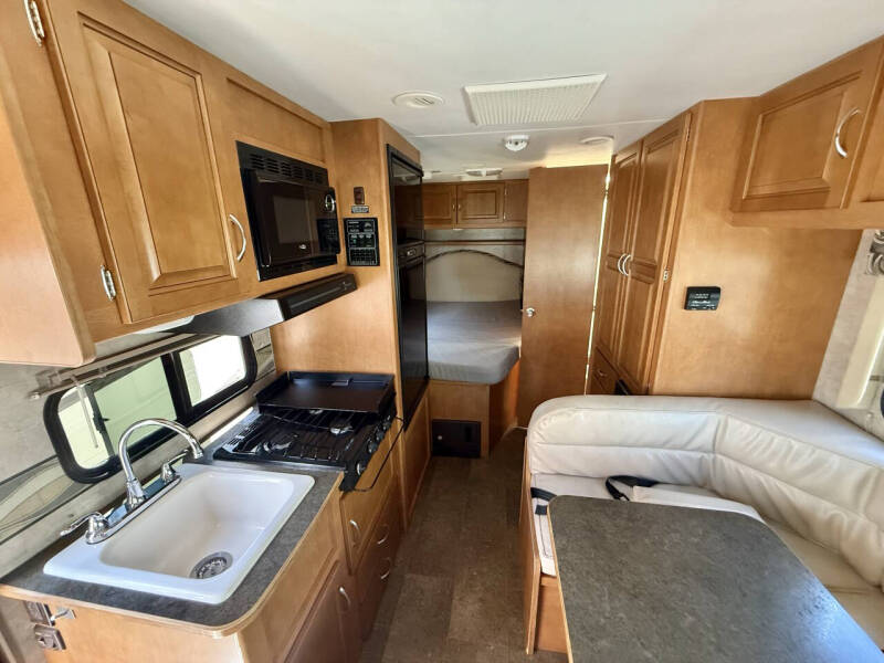 2014 Itasca Spirit 22’