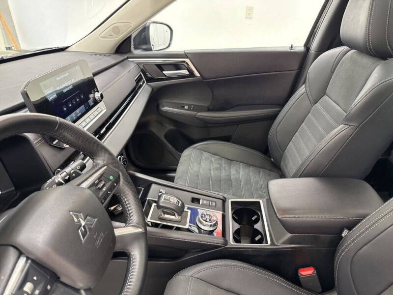 2024 Mitsubishi Outlander PHEV SE