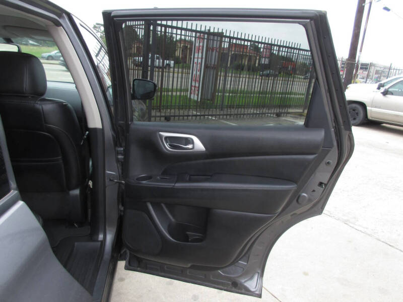2017 Nissan Pathfinder Platinum