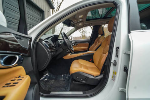 2016 Volvo XC90 T6 Momentum