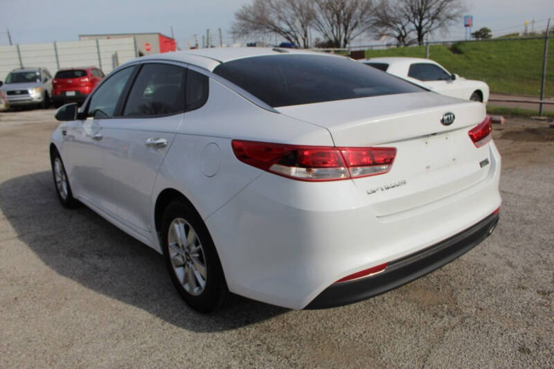 2016 Kia Optima LX photo 11