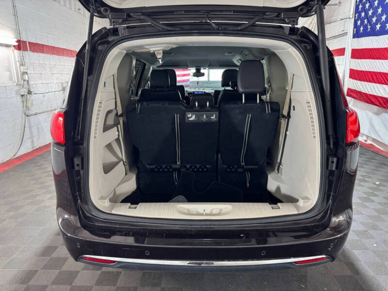 2017 Chrysler Pacifica Touring-L