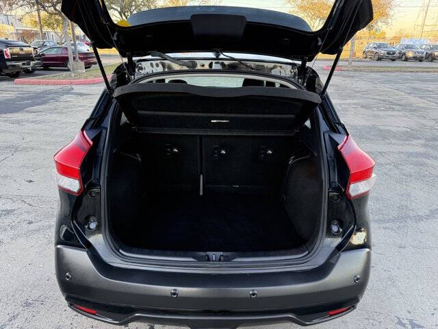 2020 Nissan Kicks SR