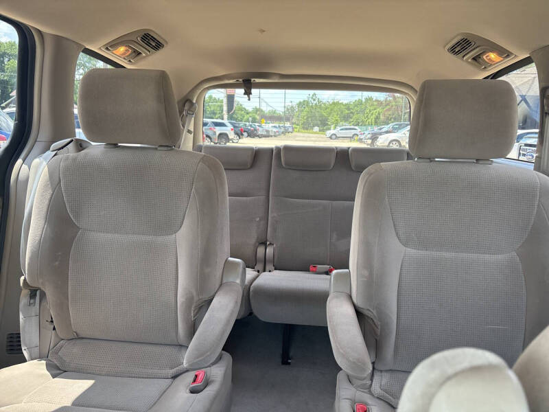 2004 Toyota Sienna LE 7 Passenger