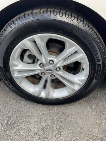 2017 Ford Taurus SEL