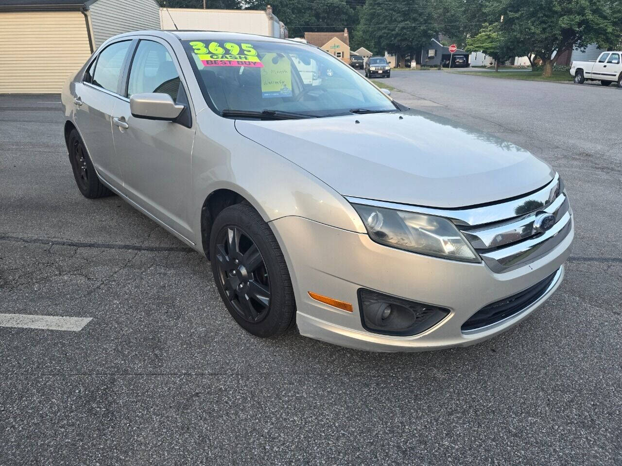 2010 Ford Fusion for sale at QUEENSGATE AUTO SALES in York, PA