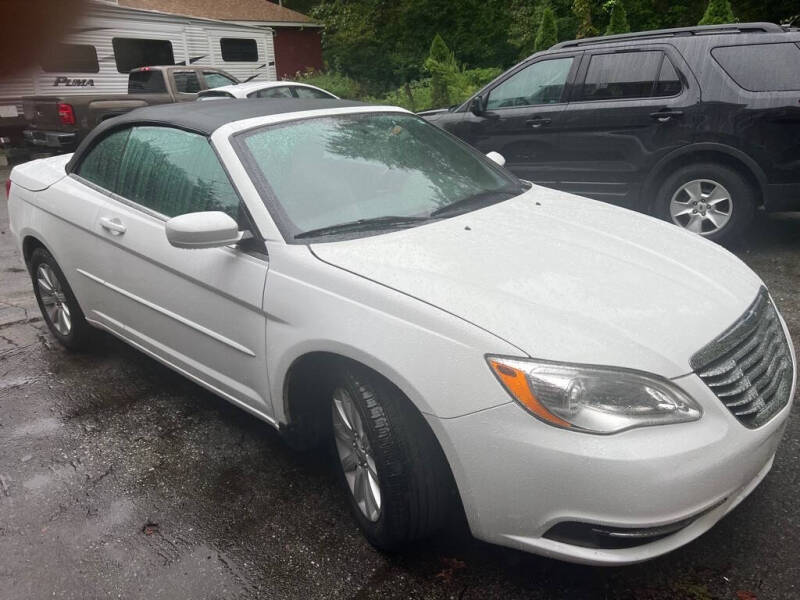 2011 Chrysler 200 Touring photo 6