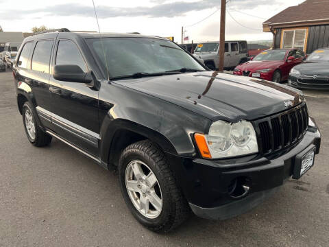 2006 Jeep Grand Cherokee for sale at BERKENKOTTER MOTORS in Brighton CO