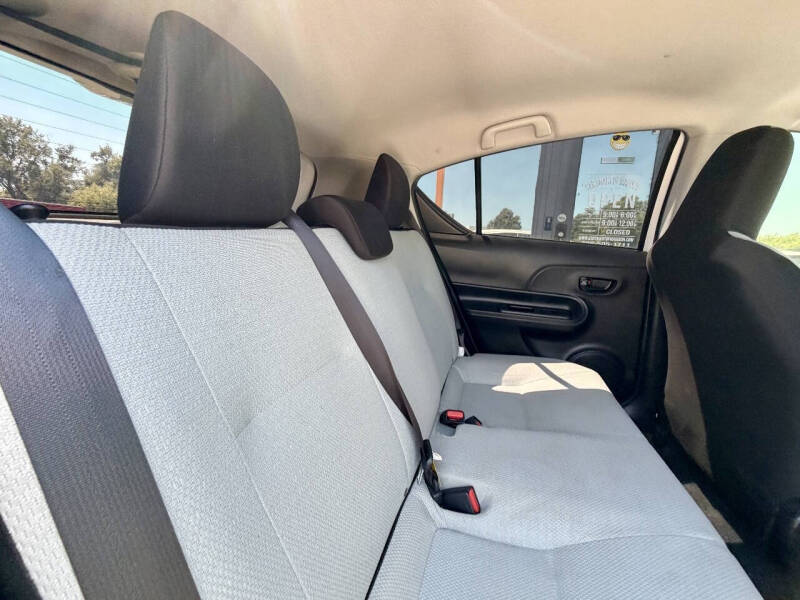 2016 Toyota Prius c One