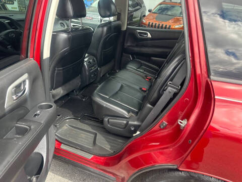2017 Nissan Pathfinder SL