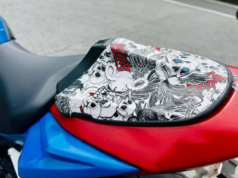 2018 Suzuki GSX-S750ZAL8