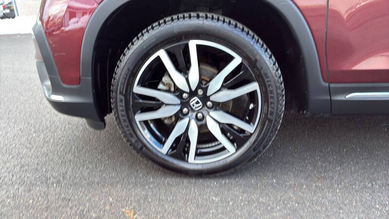 2021 Honda Pilot Touring w/Rear Captain's Chairs