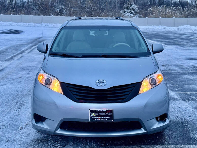 2011 Toyota Sienna Base's photo