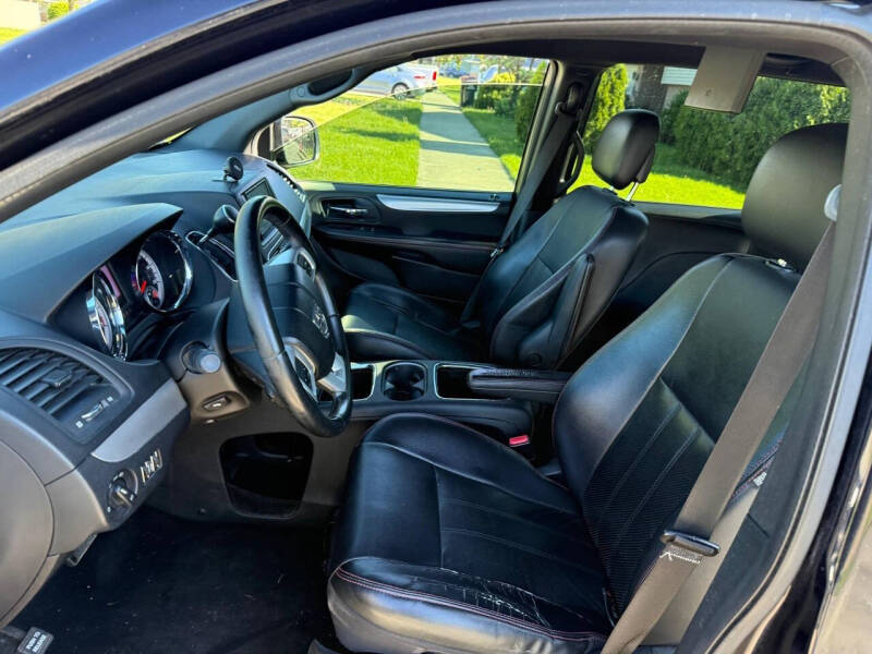 2011 Dodge Grand Caravan R/T