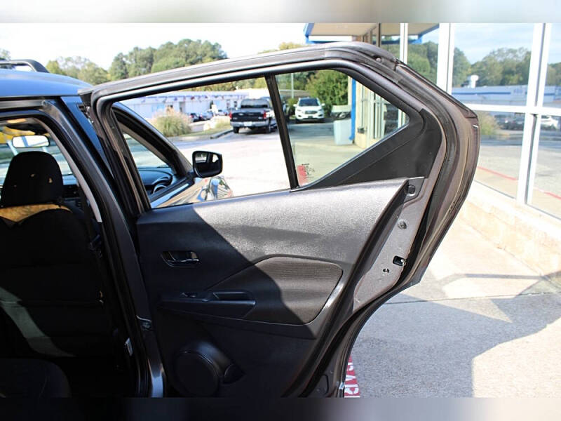 2022 Nissan Kicks SV