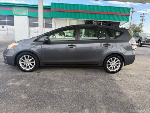 2014 Toyota Prius v Five