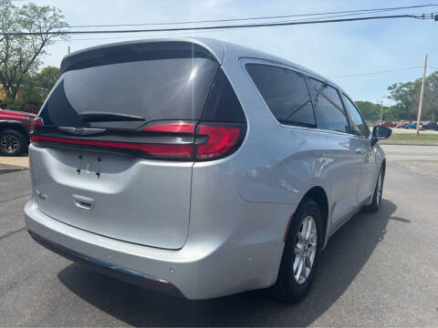 2024 Chrysler Pacifica Touring L