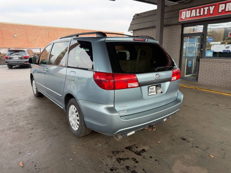 2005 Toyota Sienna LE 8 Passenger