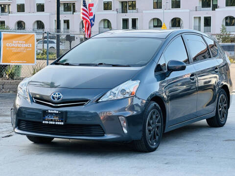 2013 Toyota Prius v Three