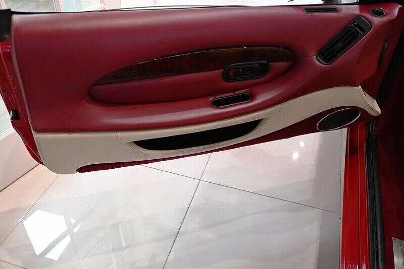 1997 Aston Martin DB7 23