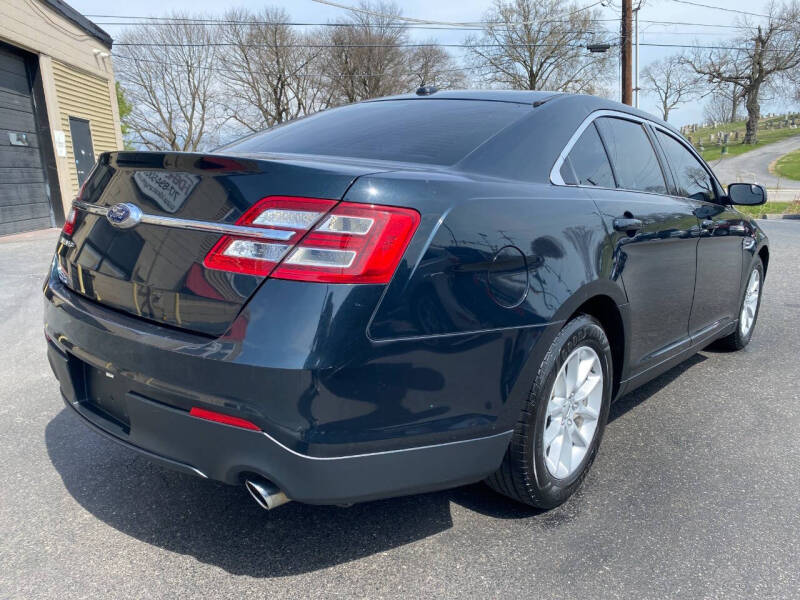 2015 Ford Taurus SE