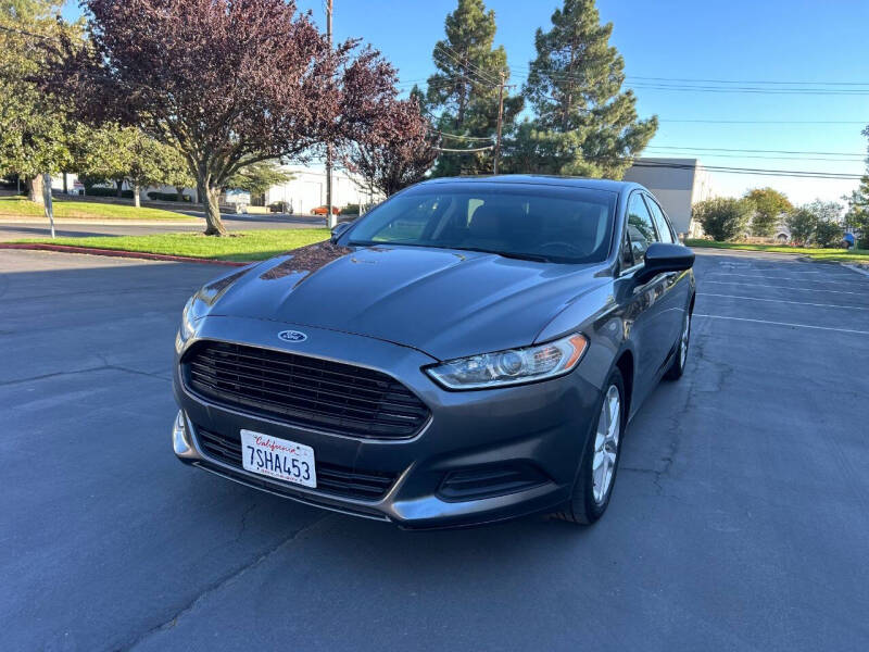 2016 Ford Fusion S photo 2