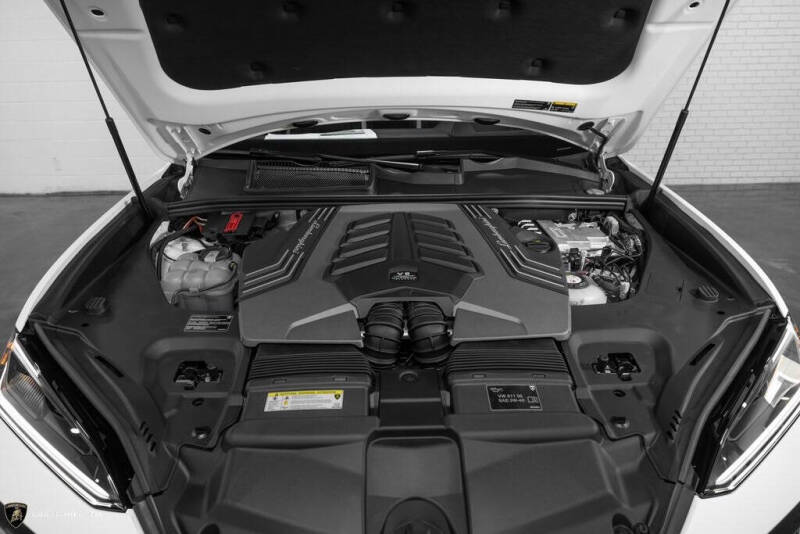 2025 Lamborghini Urus SE