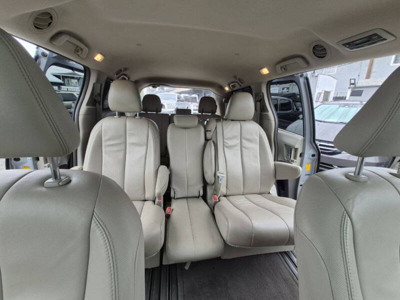 2014 Toyota Sienna XLE 8-Passenger