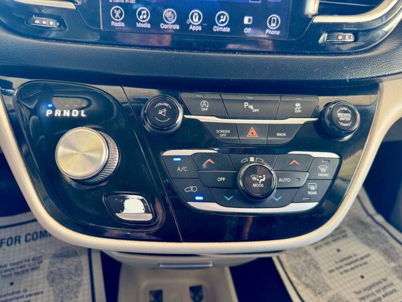 2017 Chrysler Pacifica Touring-L