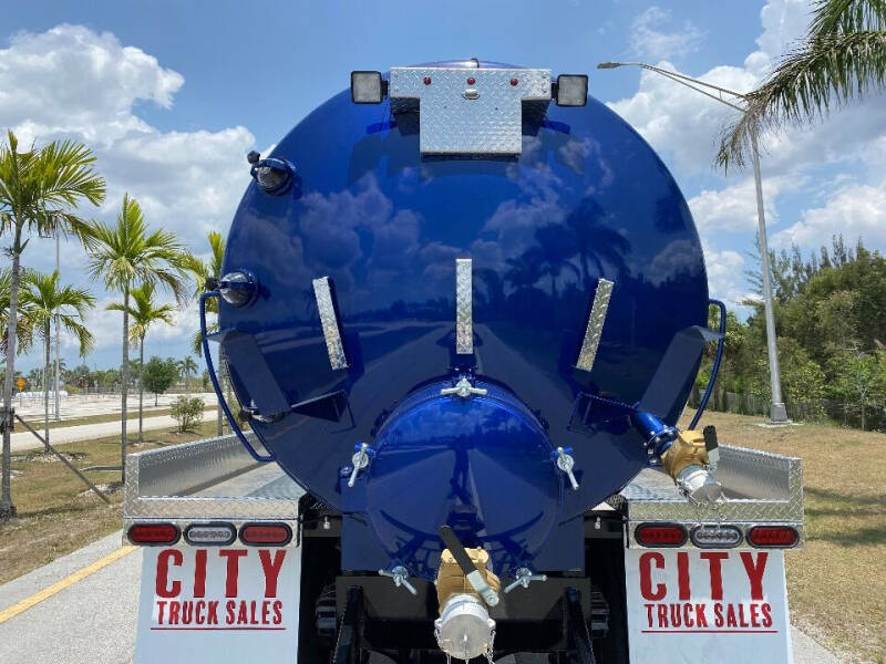 2015 Freightliner M2 106