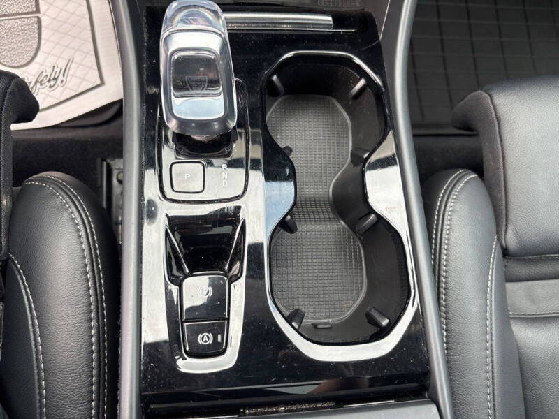 2023 Volvo XC40 B5 Plus Bright Theme