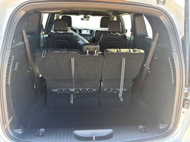 2026 Chrysler Voyager LX