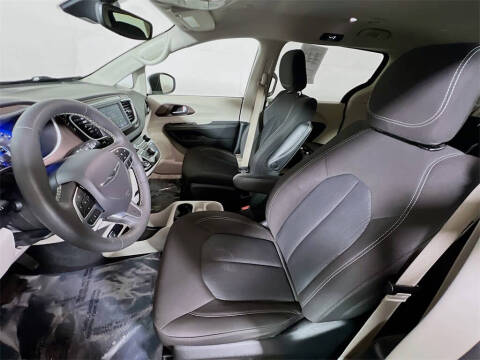 2024 Chrysler Voyager LX