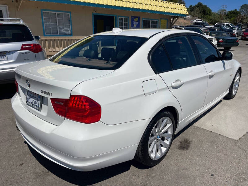 2011 BMW 3 Series 328i photo 6