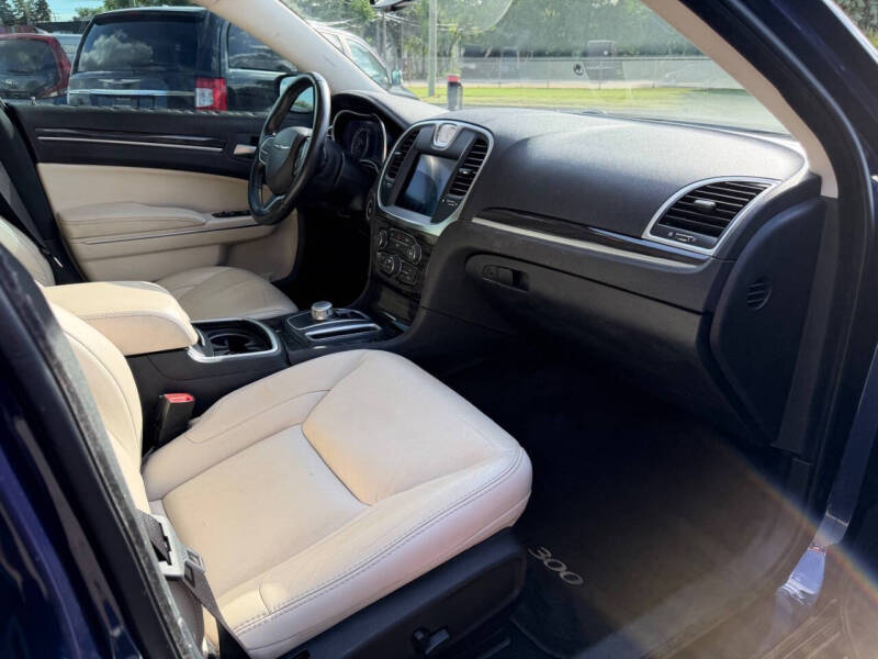 2017 Chrysler 300 Limited