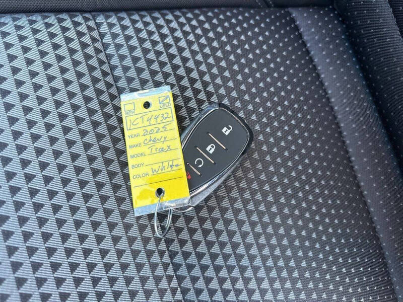 2025 Chevrolet Trax LT