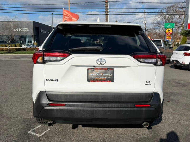2021 Toyota RAV4 LE