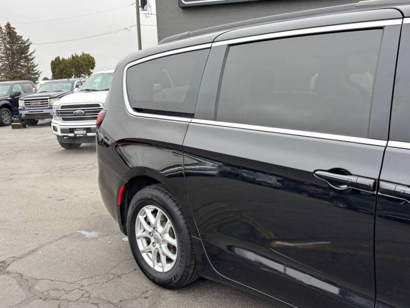 2022 Chrysler Pacifica Touring L