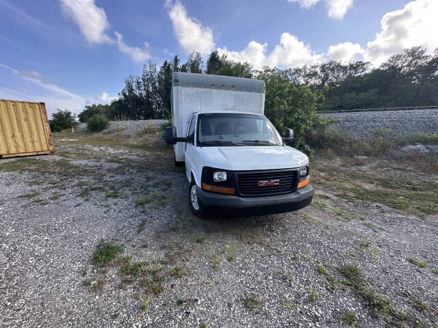 2012 GMC Savana's photo