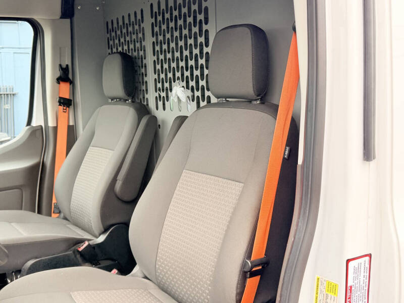 2023 Ford Transit 250