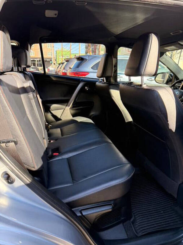 2017 Toyota RAV4 Hybrid SE