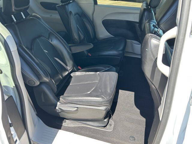 2023 Chrysler Pacifica Plug-In Hybrid Touring L