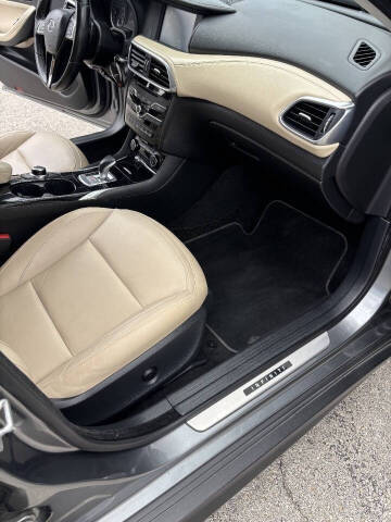 2017 Infiniti QX30 Luxury