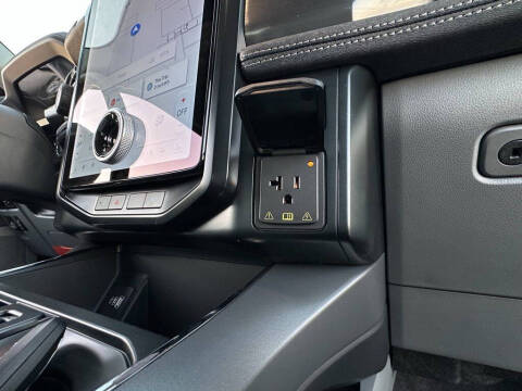 2025 Ford F-150 Lightning Flash