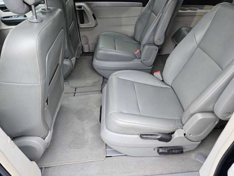 2012 Volkswagen Routan