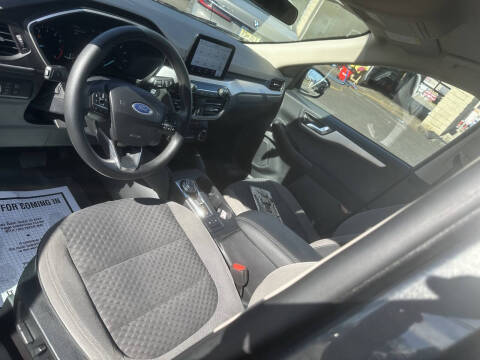 2020 Ford Escape SE